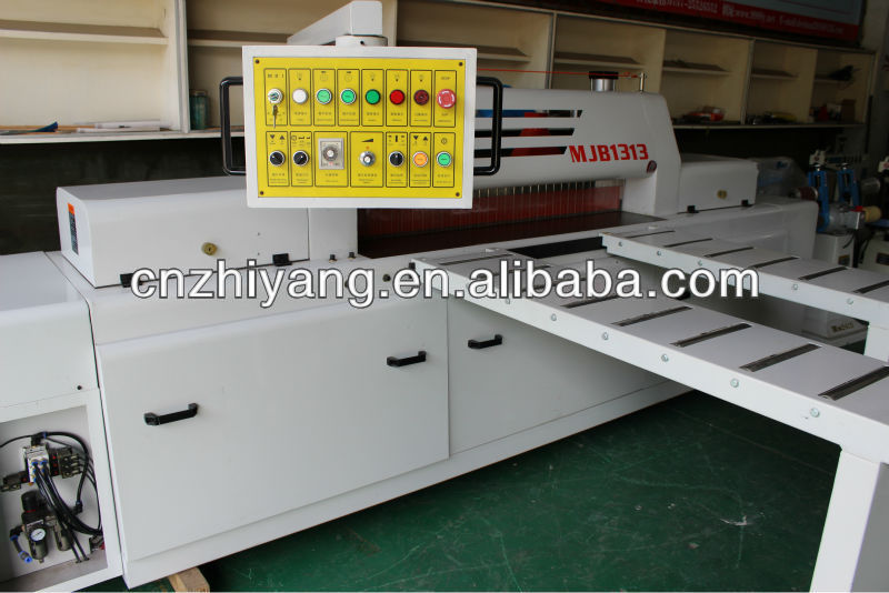 Semi automatic electronical panel saw / wood cutting / good production