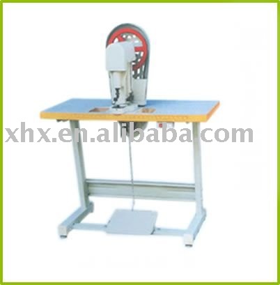 Semi-automatic eyelet machine for file folder