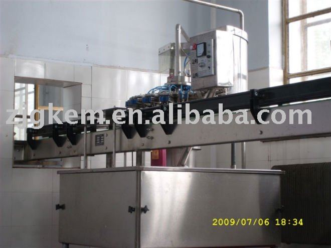 Semi-automatic plastic bottle washing machine