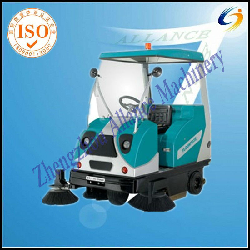 Semi-closed floor cleaning machines