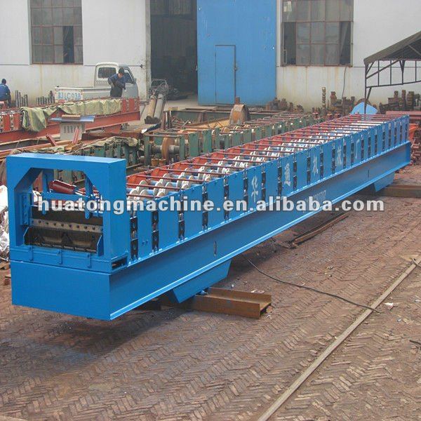 Siding panel roll forming machine