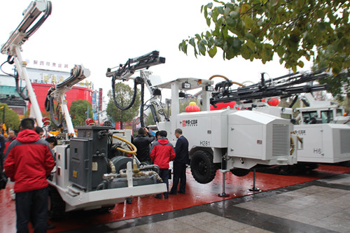 Single Arm Downhole Roller Rig Machine