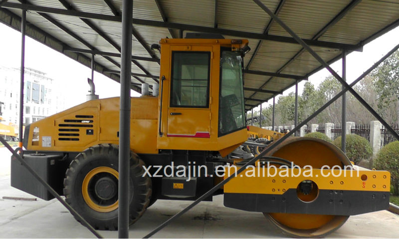 Single-drum Vibratory Road Roller Hot Sale