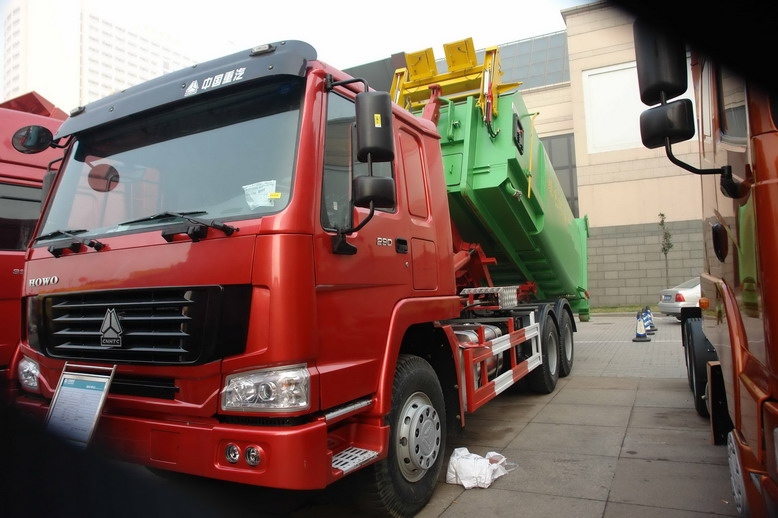 SINOTRUK HOWO SERIES TIPPING GARBAGE TRUCK