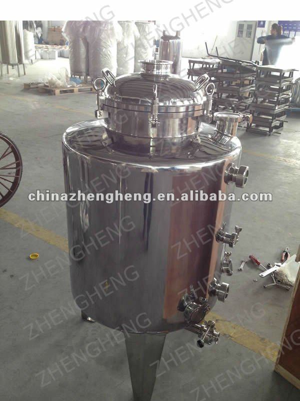 Stainless steel moonshine still with sanitary fitting