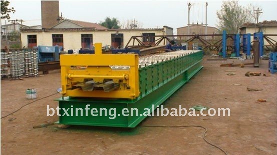 Steel decking panel forming machine