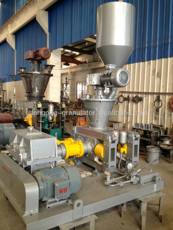 Two counter-rotating roller pellet mill