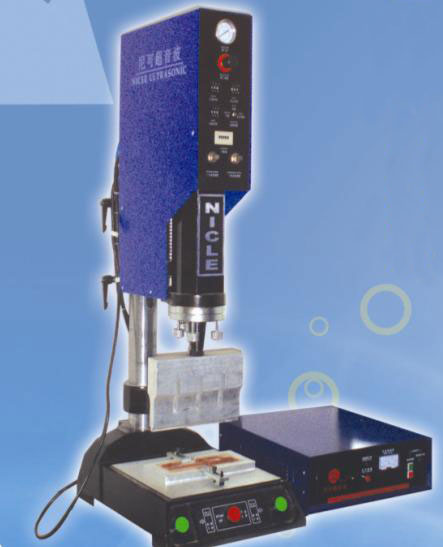 Ultrasonic plastic welding machine