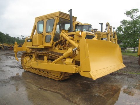 Used Caterpillar, Komatsu Earthmoving machines