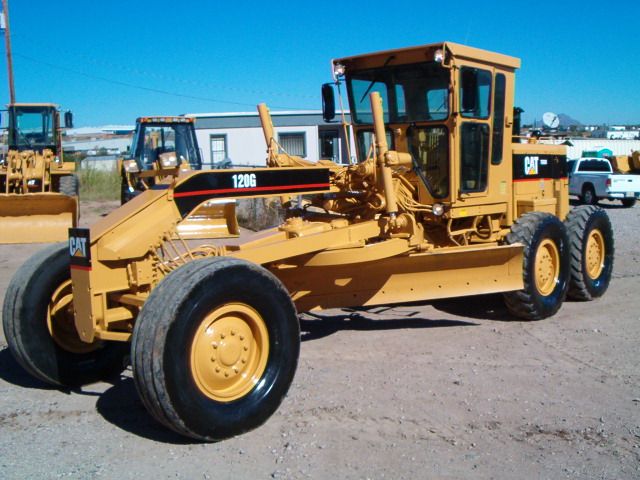 Used Caterpillar, Komatsu Earthmoving machines