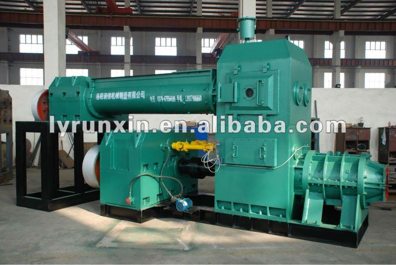 Vacuum extruder for clay brick making machine