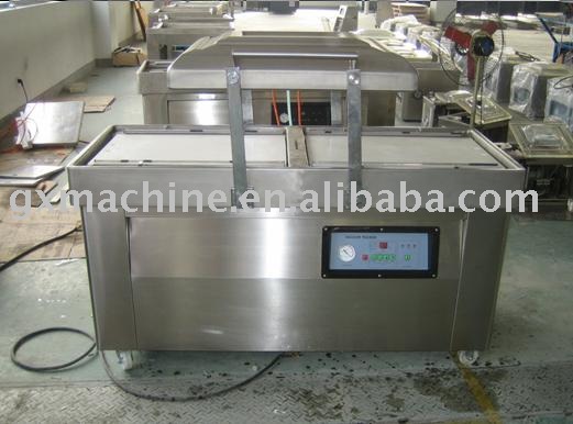 Vacuum packaging machine