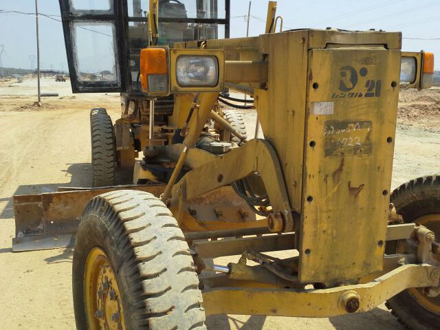 very good dondition used Komatsu motor grader GD 305A