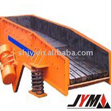 Vibrator feeder for crusher plant