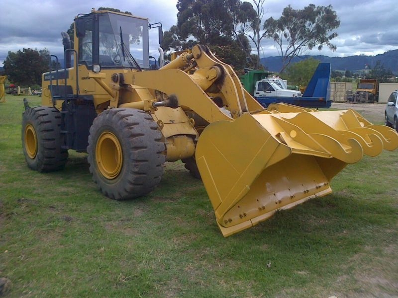 Wheel Loader Komatsu WA380 2002