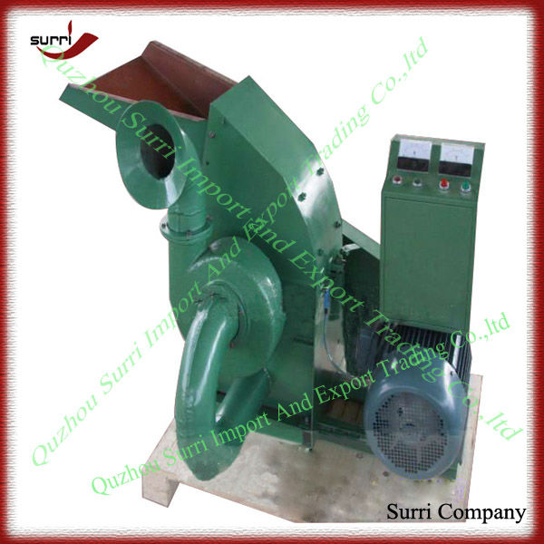 Wood crushing machine with cyclone