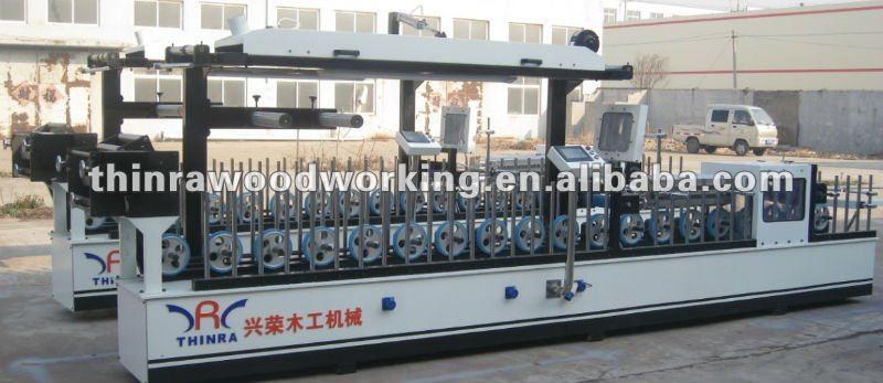 Wrapping machine for windows and doors