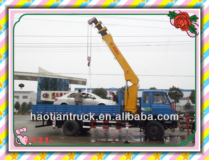 XCMG straight arm Dongfeng 4*2 lattice boom truck crane