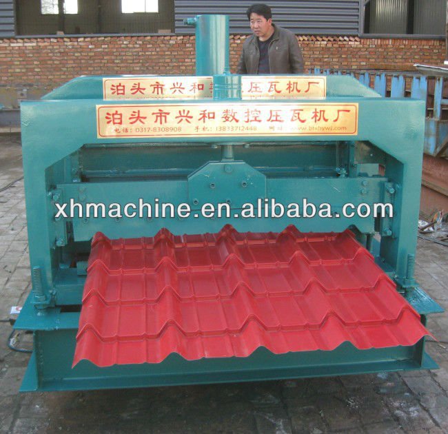 XH820 PLC control automatic glazed tile roll forming machine