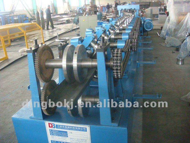 Z shaped roll forming machine