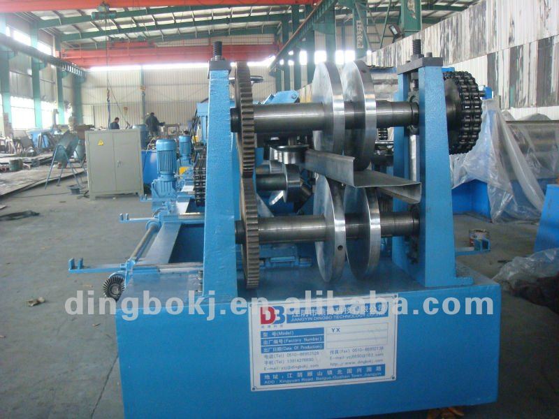 Z upright roll forming machine