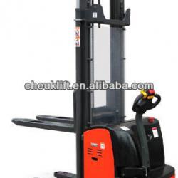 1.5 ton Power stacker with straddle legs