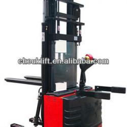 2.0 ton Straddle battery stacker for sale--CLH20-M