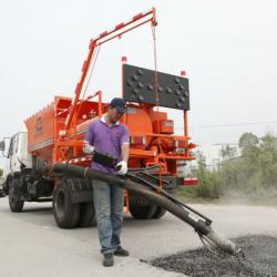 asphalt pothole repairing machine