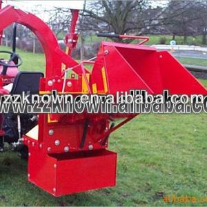 Chip size adjustable wood chipper machine with tractor drive