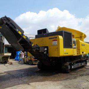 Crawler Mounted Wood Chipper BR 200 T - 2 Komatsu Japan <SOLD OUT>/ Rated power out put : 939 kW [ 326 PS ] / 2050 rpm
