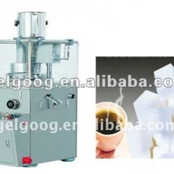 Cube sugar forming machine