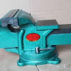 Heavy duty bench vise