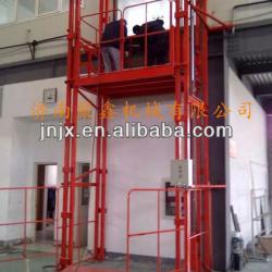 Hydraulic chain freight elevator