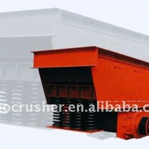 Large feeding capacity vibrating feeder for mining