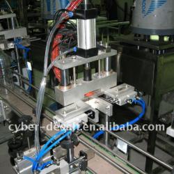 Linear screw capping machine