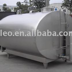 Milk cooling tank with CIP unit