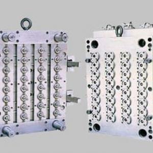 Preform injection mould