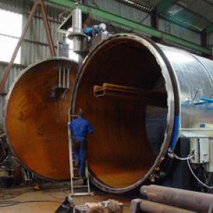 Rubber vulcanizing boiler