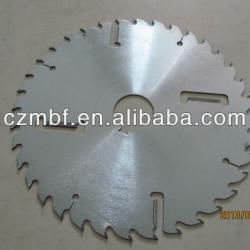 saw blade with scraper