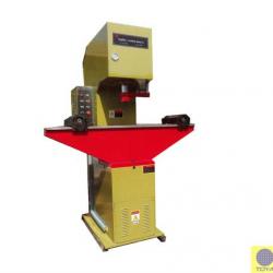 Single-column straightening machine