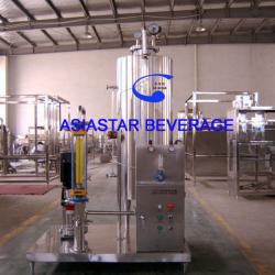 Single stage carbonated soft drinks CO2 mixer