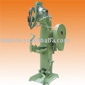 Skates bases Riveting machine