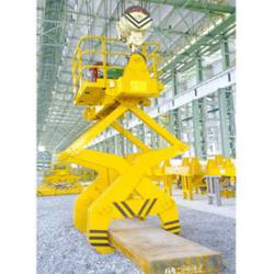 Steel slab lifting device