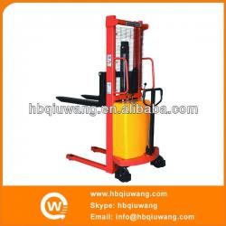 Straddle legs semi-electric stacker