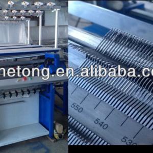 T-shirt collar knitting machine