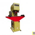 Single-column straightening machine